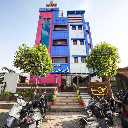 Oyo 1681 Hotel Devansh Udaipur Buitenkant foto