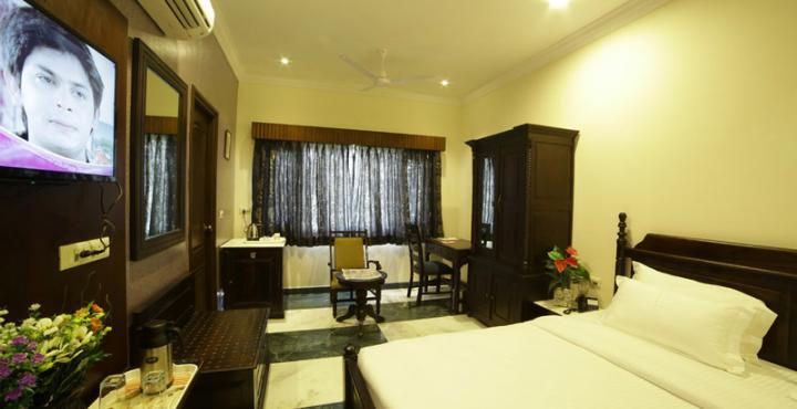 Oyo 1681 Hotel Devansh Udaipur Buitenkant foto