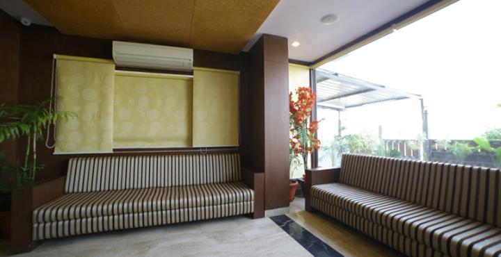 Oyo 1681 Hotel Devansh Udaipur Buitenkant foto