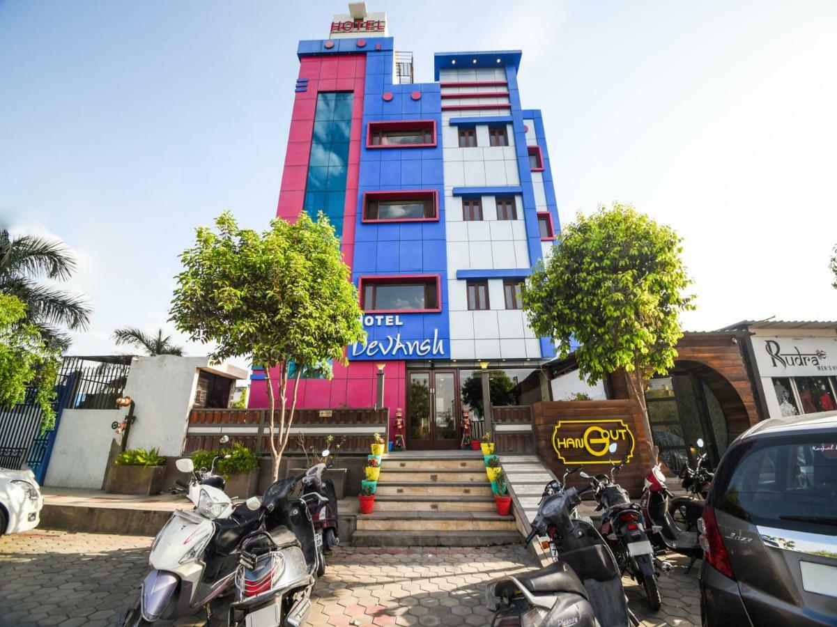 Oyo 1681 Hotel Devansh Udaipur Buitenkant foto