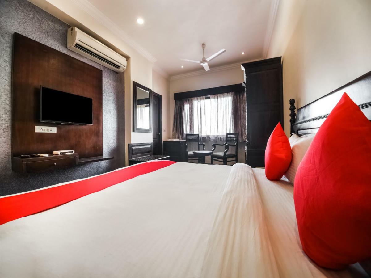 Oyo 1681 Hotel Devansh Udaipur Buitenkant foto