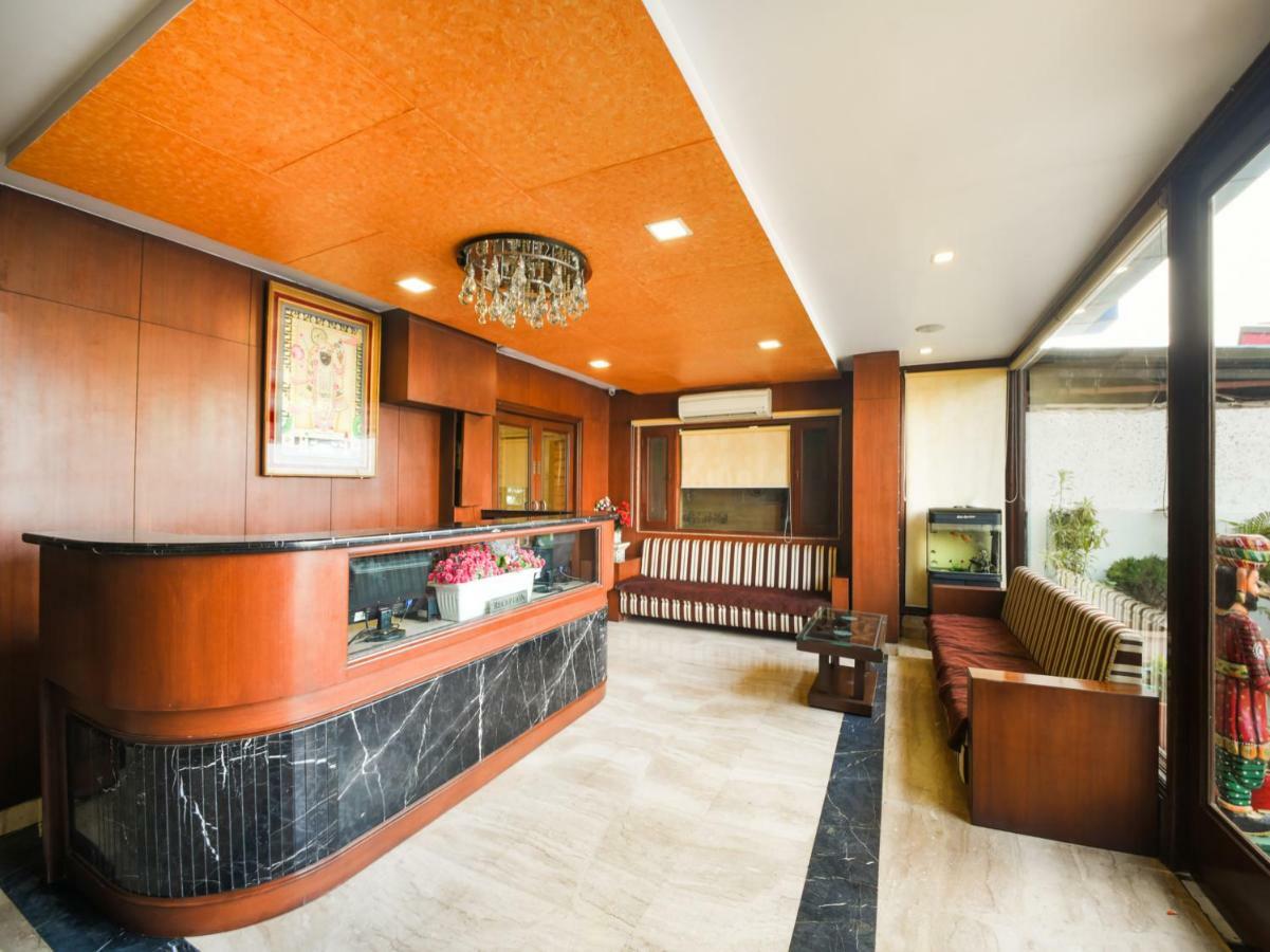Oyo 1681 Hotel Devansh Udaipur Buitenkant foto