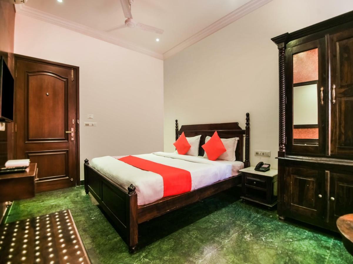 Oyo 1681 Hotel Devansh Udaipur Buitenkant foto