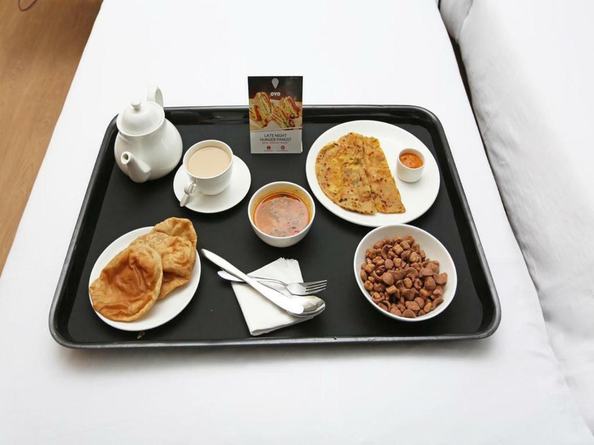 Oyo 1681 Hotel Devansh Udaipur Buitenkant foto