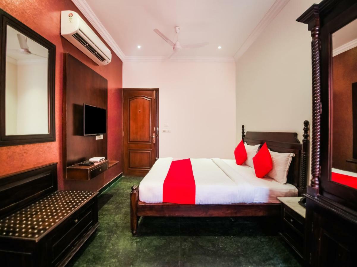 Oyo 1681 Hotel Devansh Udaipur Buitenkant foto