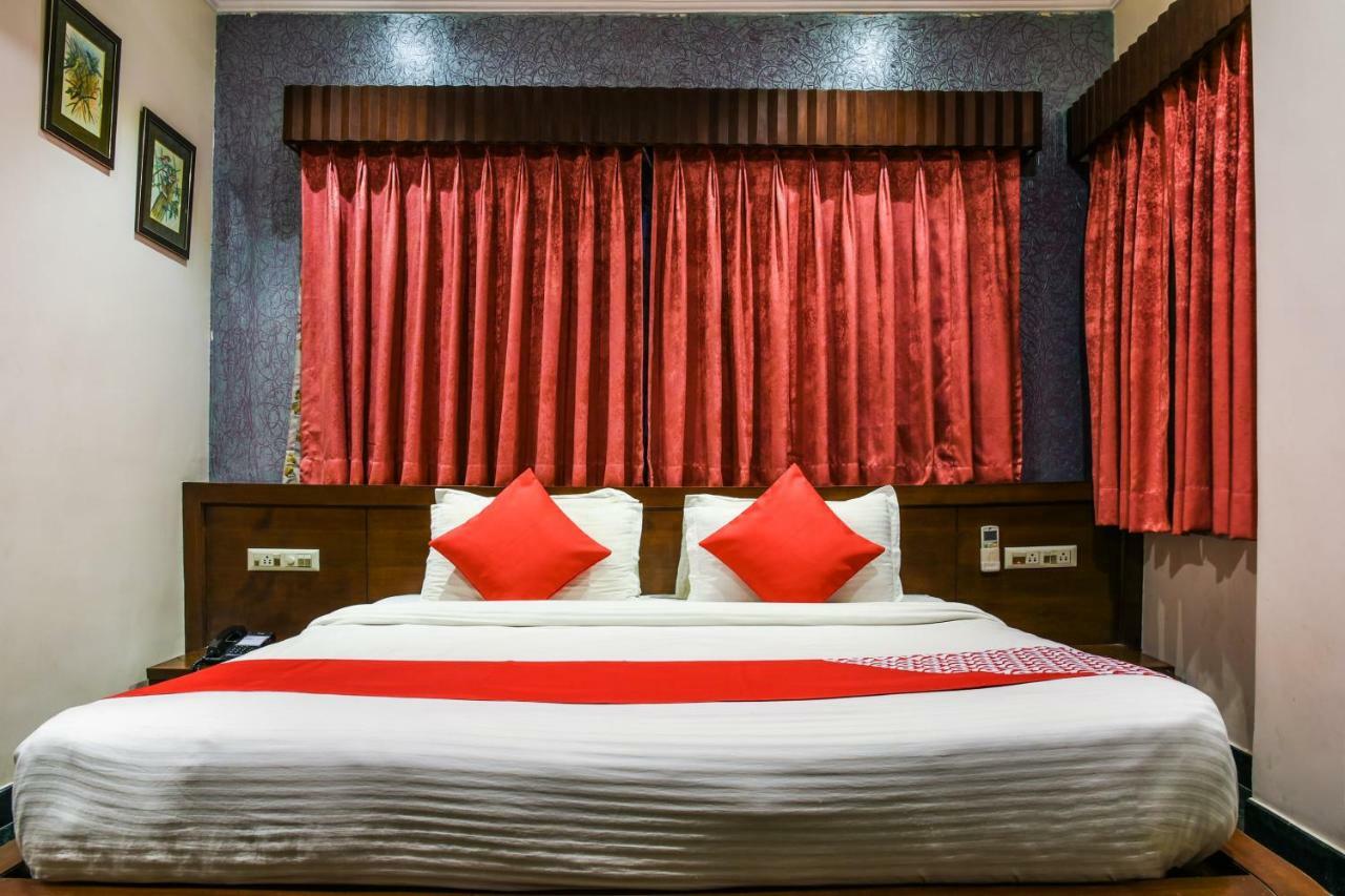 Oyo 1681 Hotel Devansh Udaipur Buitenkant foto