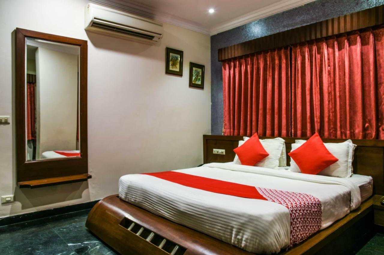 Oyo 1681 Hotel Devansh Udaipur Buitenkant foto