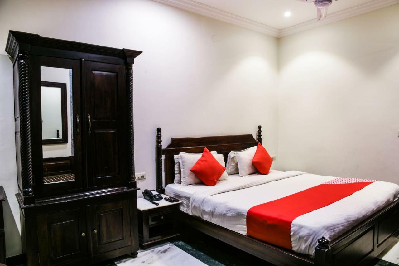 Oyo 1681 Hotel Devansh Udaipur Buitenkant foto