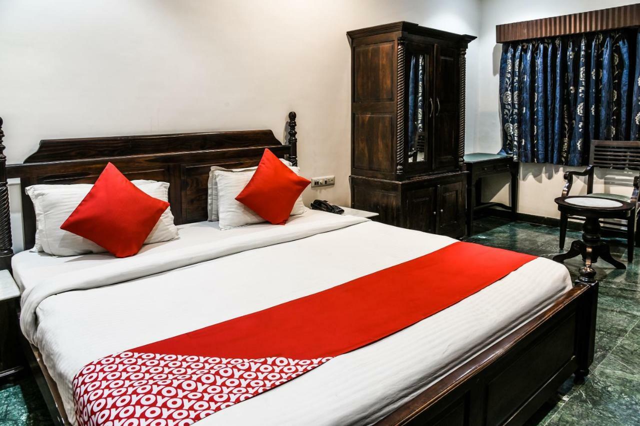 Oyo 1681 Hotel Devansh Udaipur Buitenkant foto