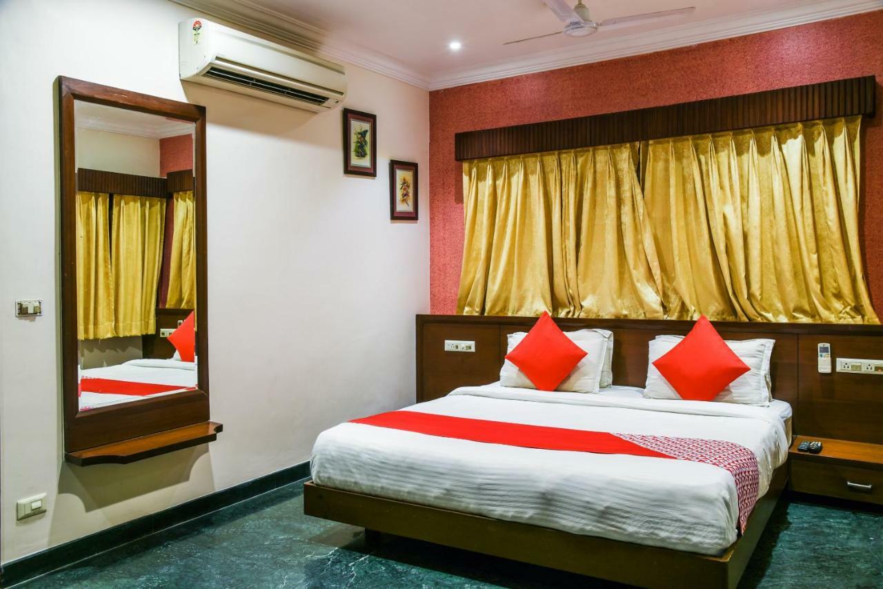 Oyo 1681 Hotel Devansh Udaipur Buitenkant foto