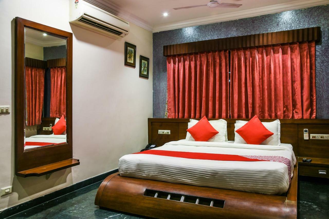 Oyo 1681 Hotel Devansh Udaipur Buitenkant foto