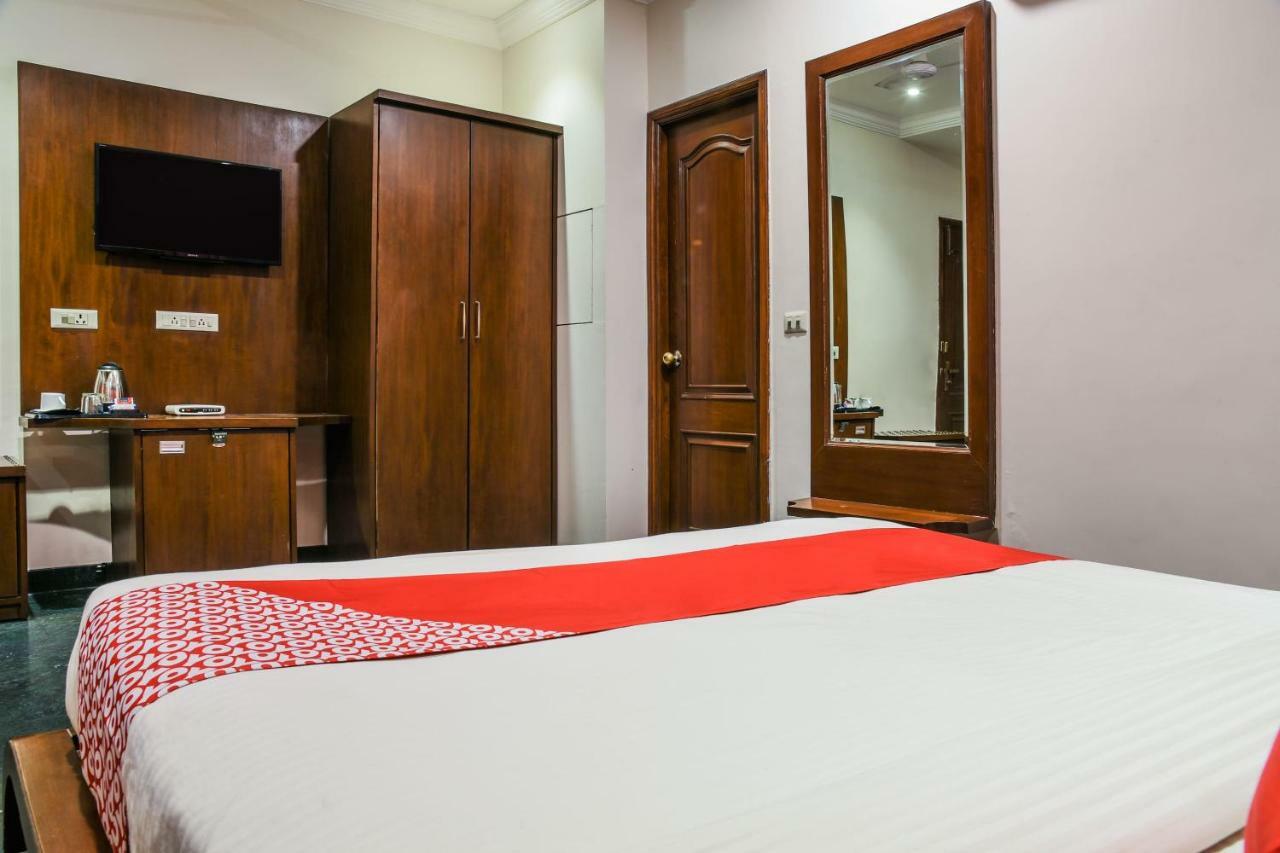 Oyo 1681 Hotel Devansh Udaipur Buitenkant foto